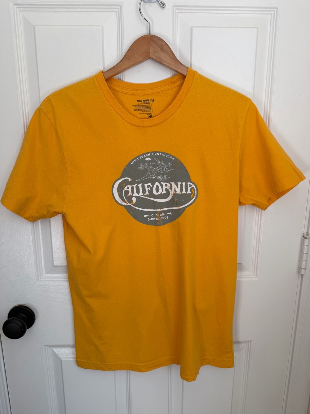 Old Navy Men's Graphic Tee California Vintage Beach Wave